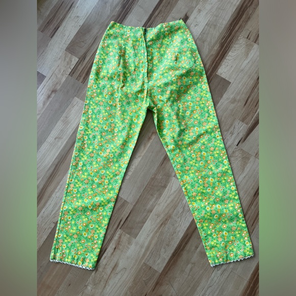 Vintage 60s Bright Green Hanndmade Floral Pants with Crochet Hem - Picture 6 of 9